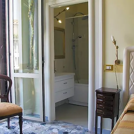 Art Santa Brigida Bed & Breakfast 4*