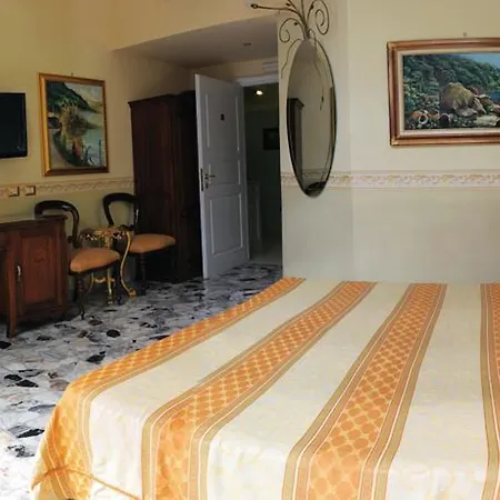 Art Santa Brigida Bed & Breakfast 4*