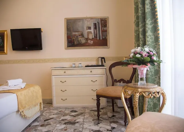 Art Santa Brigida 4* Napels